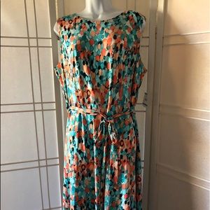 Size 16 beautiful Kasper dress. Lovley Vibrant